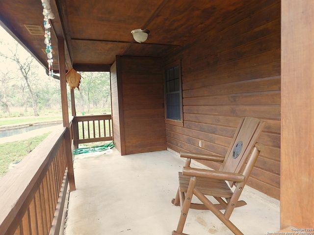 525 Cherry Ridge, Floresville, TX 78114