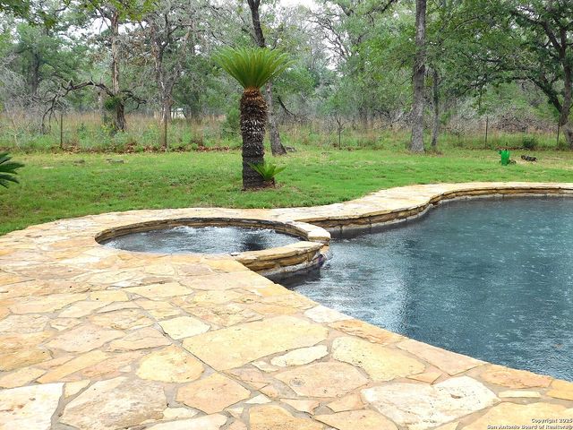 525 Cherry Ridge, Floresville, TX 78114