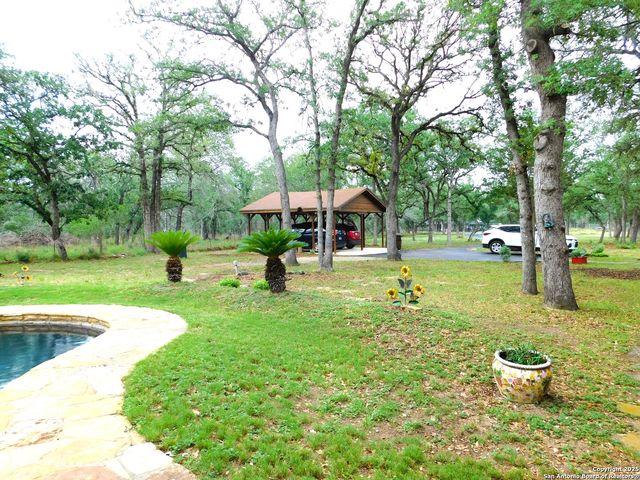 525 Cherry Ridge, Floresville, TX 78114