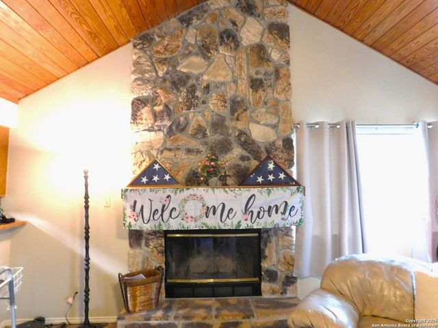 525 Cherry Ridge, Floresville, TX 78114