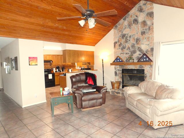 525 Cherry Ridge, Floresville, TX 78114