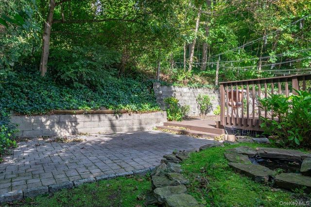 32 Dogwood Drive, Scarsdale, NY 10583