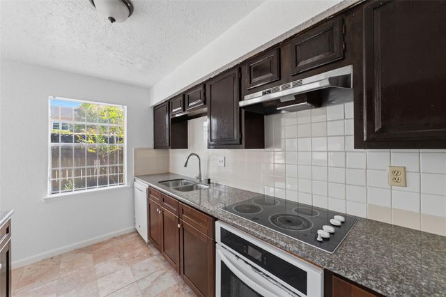 7700 Creekbend Drive 70, Houston, TX 77071