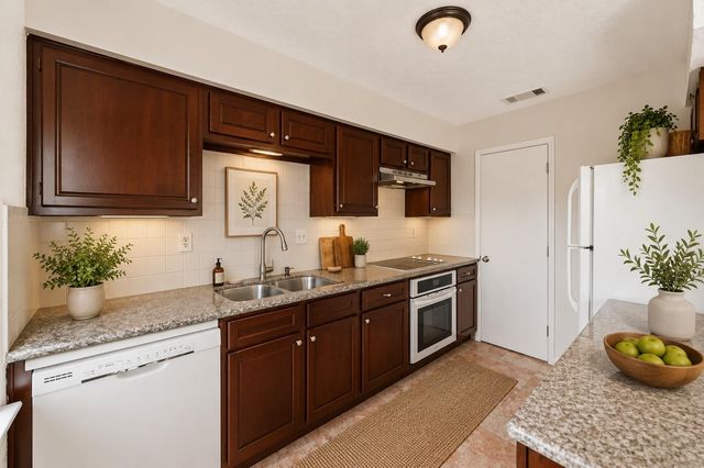 7700 Creekbend Drive 70, Houston, TX 77071