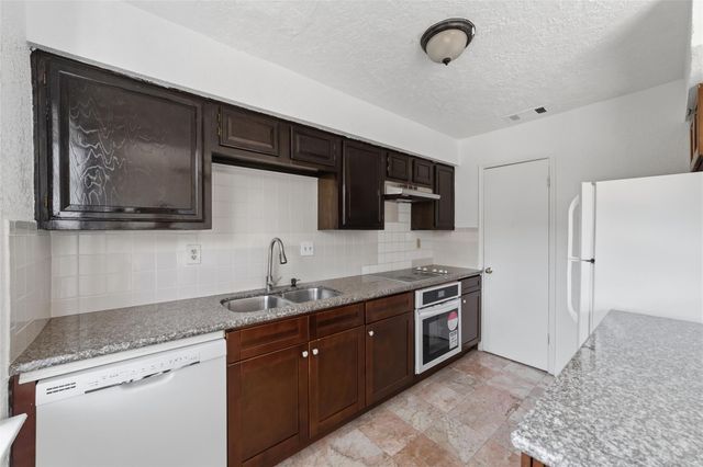 7700 Creekbend Drive 70, Houston, TX 77071