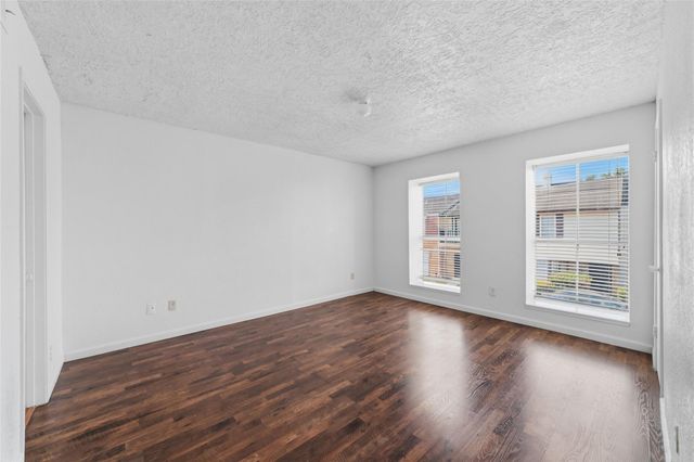 7700 Creekbend Drive 70, Houston, TX 77071