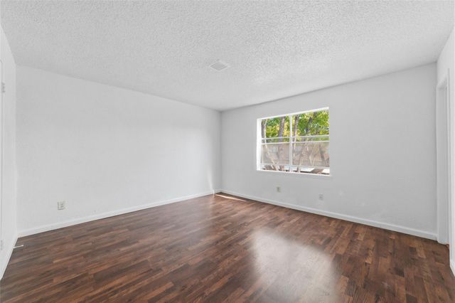 7700 Creekbend Drive 70, Houston, TX 77071