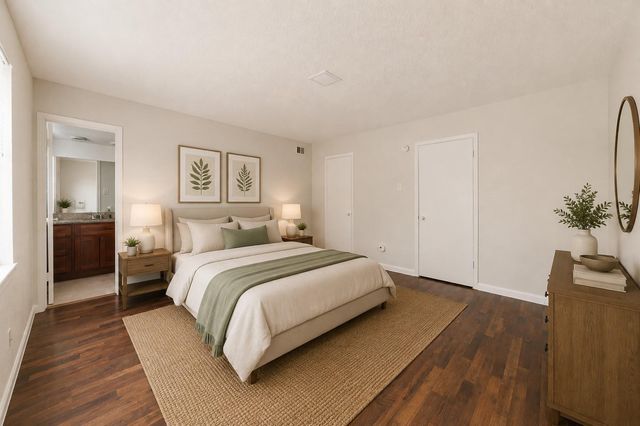7700 Creekbend Drive 70, Houston, TX 77071