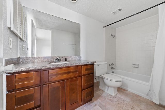 7700 Creekbend Drive 70, Houston, TX 77071