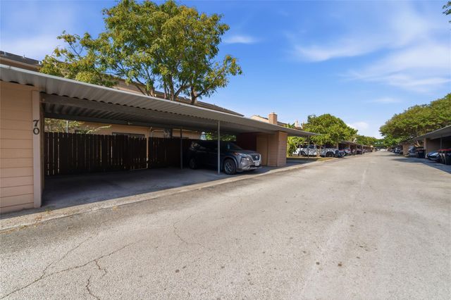 7700 Creekbend Drive 70, Houston, TX 77071