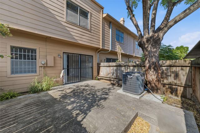 7700 Creekbend Drive 70, Houston, TX 77071