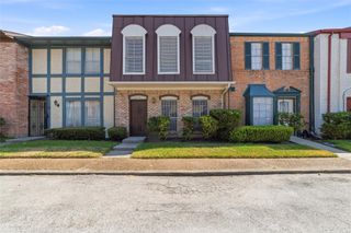 7700 Creekbend Drive 70, Houston, TX 77071