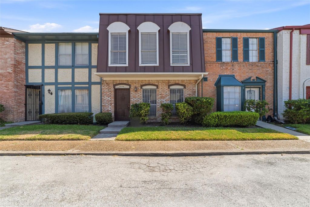 7700 Creekbend Drive 70, Houston, TX 77071