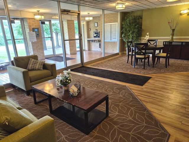 5400 Walnut Avenue 712, Downers Grove, IL 60515