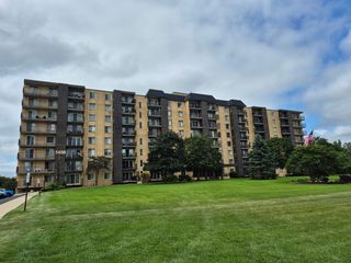 5400 Walnut Avenue 712, Downers Grove, IL 60515
