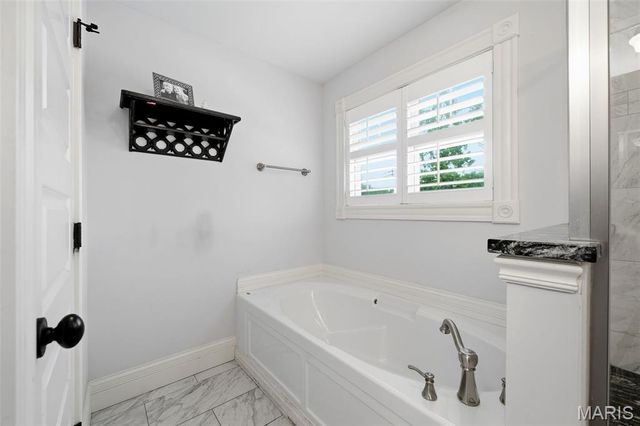 333 Par Lane, Kirkwood, MO 63122