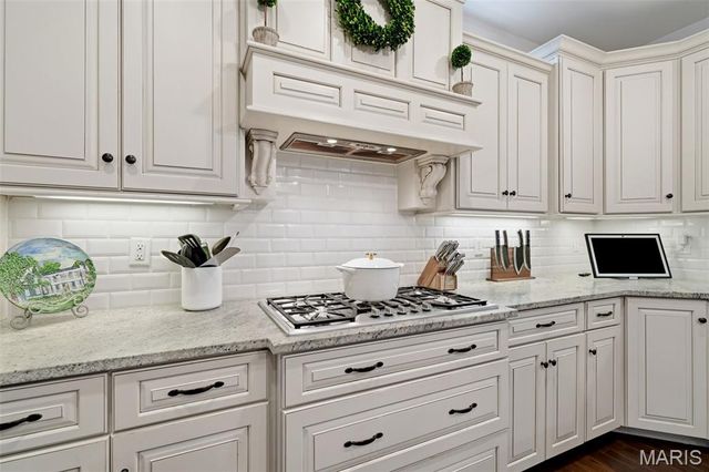 333 Par Lane, Kirkwood, MO 63122