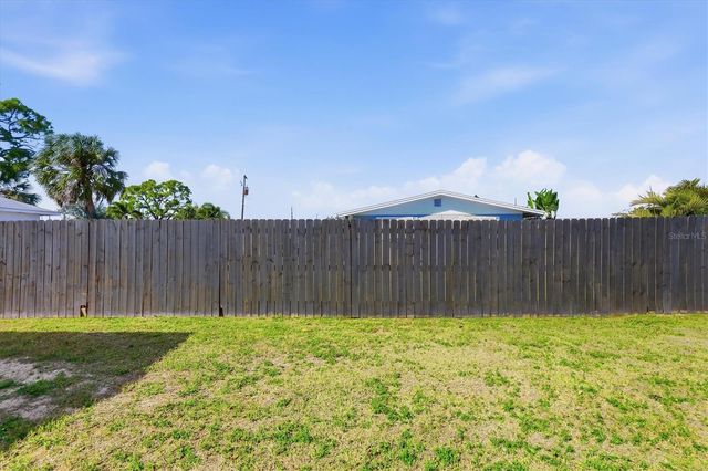 2090 PENNSYLVANIA AVENUE, Englewood, FL 34224