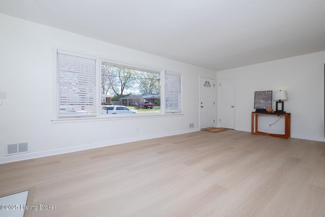 3126 Michael Dr, Louisville, KY 40220