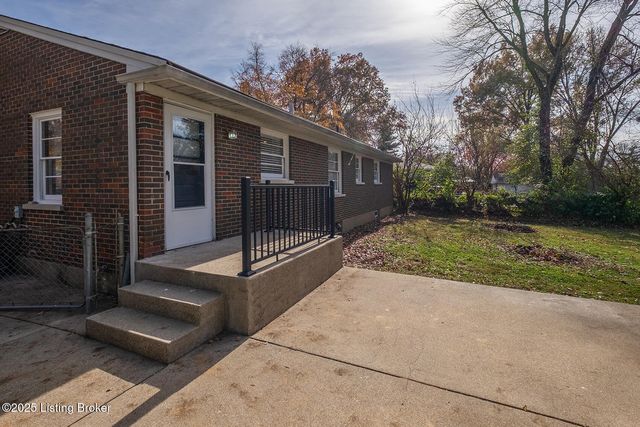 3126 Michael Dr, Louisville, KY 40220