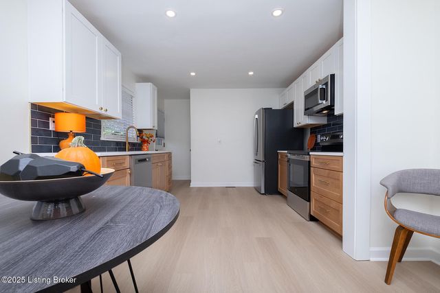 3126 Michael Dr, Louisville, KY 40220