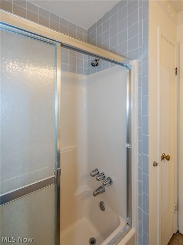 1775 Glenwood Drive, Twinsburg, OH 44087