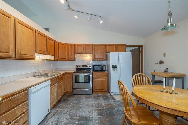 1775 Glenwood Drive, Twinsburg, OH 44087