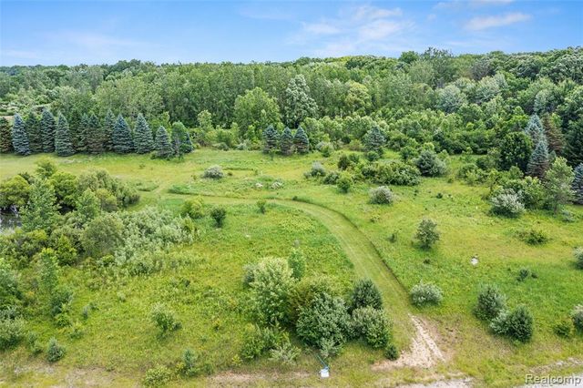 9759 Jessica J Lane, Salem, MI 48175