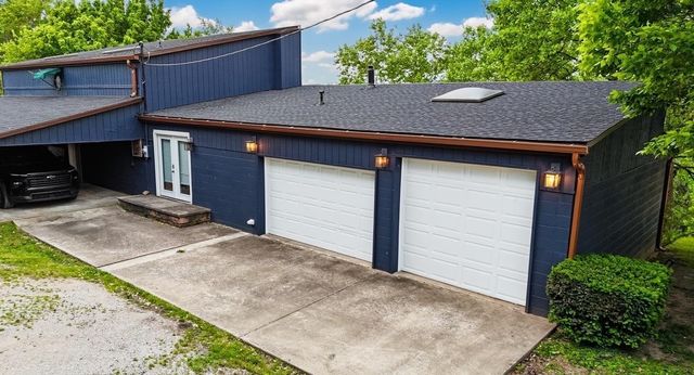 406 E 2nd St, South Point, OH 45680
