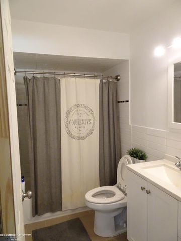 28014 Lorraine Avenue, Warren, MI 48093