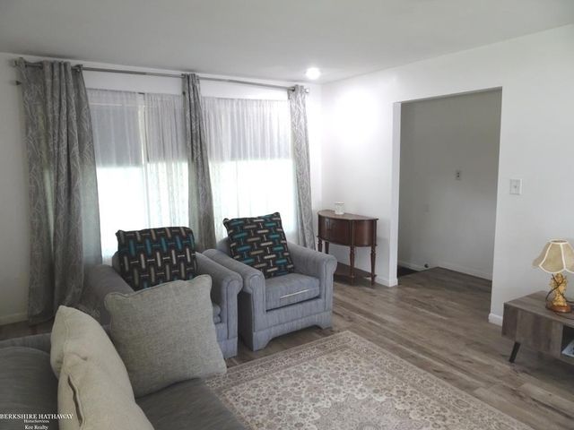 28014 Lorraine Avenue, Warren, MI 48093