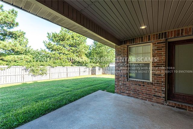 1689 N Oakhaven Place, Fayetteville, AR 72704