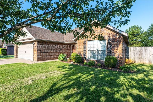 1689 N Oakhaven Place, Fayetteville, AR 72704