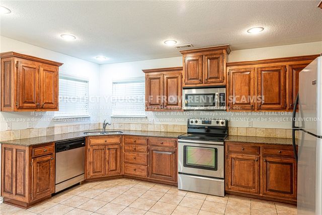 1689 N Oakhaven Place, Fayetteville, AR 72704