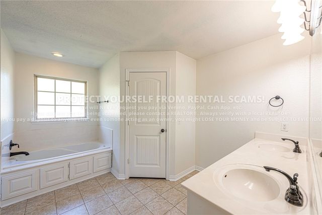 1689 N Oakhaven Place, Fayetteville, AR 72704