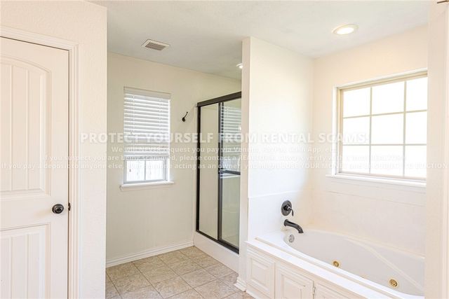 1689 N Oakhaven Place, Fayetteville, AR 72704