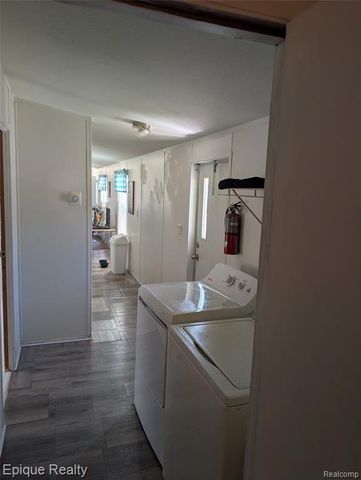 952 Cour Retta Street, Warren, MI 48091