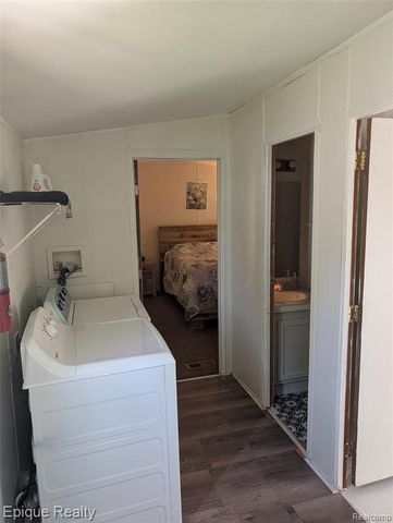 952 Cour Retta Street, Warren, MI 48091