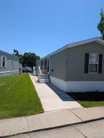 952 Cour Retta Street, Warren, MI 48091