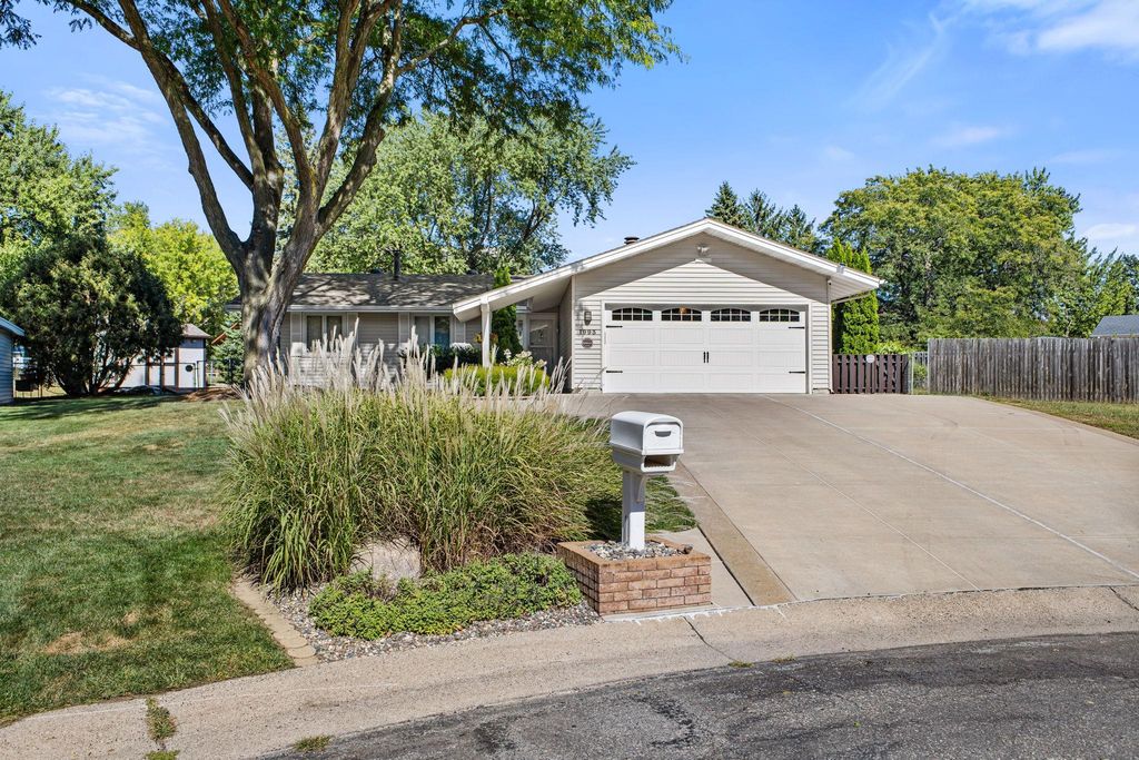 1993 Warbler Lane, Saint Paul, MN 55119 — photo 2