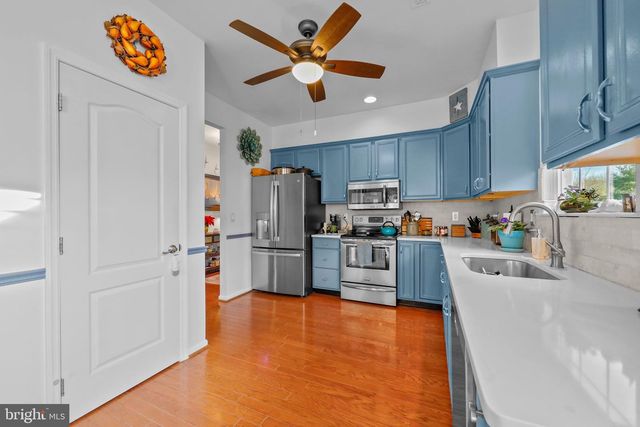 10 LARKSPUR DR, Marlton, NJ 08053