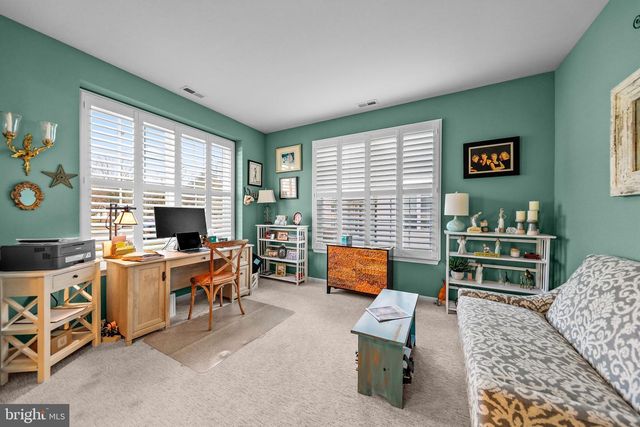 10 LARKSPUR DR, Marlton, NJ 08053