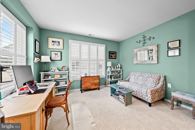 10 LARKSPUR DR, Marlton, NJ 08053