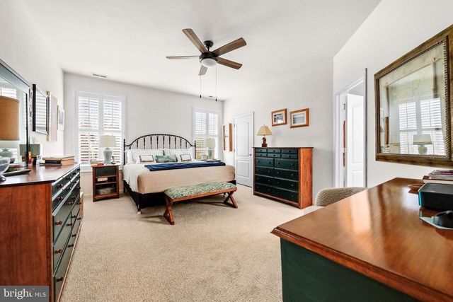 10 LARKSPUR DR, Marlton, NJ 08053