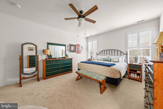 10 LARKSPUR DR, Marlton, NJ 08053