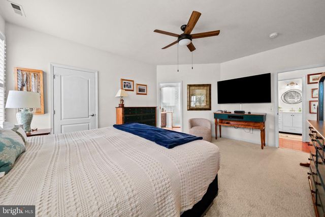 10 LARKSPUR DR, Marlton, NJ 08053