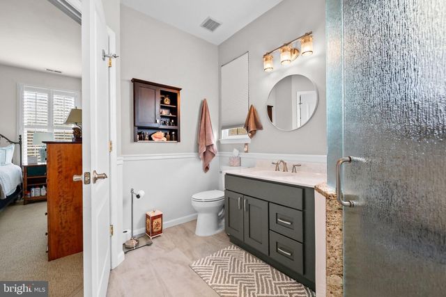 10 LARKSPUR DR, Marlton, NJ 08053