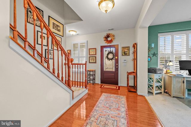 10 LARKSPUR DR, Marlton, NJ 08053