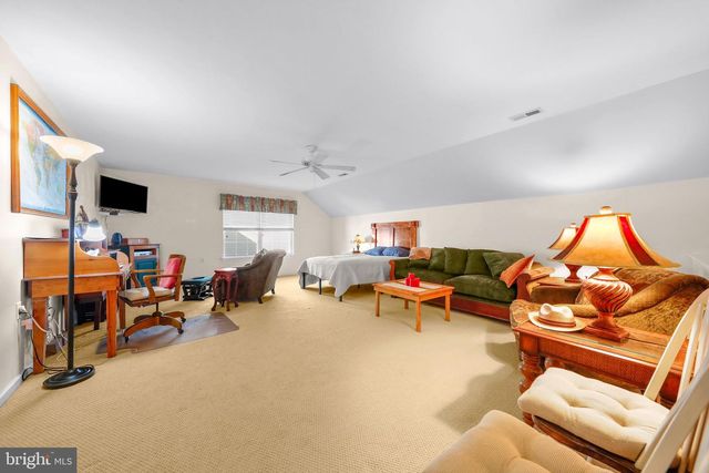 10 LARKSPUR DR, Marlton, NJ 08053