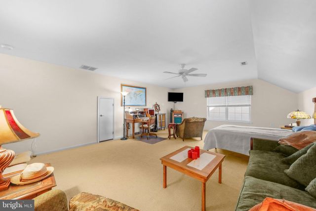 10 LARKSPUR DR, Marlton, NJ 08053